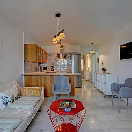 082 - Stunning Sea Views Beachfront *
