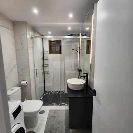 082 - Stunning Sea Views Beachfront Apartament *