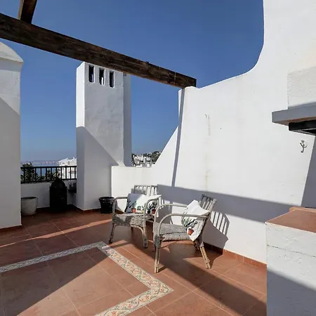 082 - Stunning Sea Views Beachfront Apartament