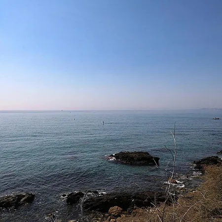 082 - Stunning Sea Views Beachfront Apartament *