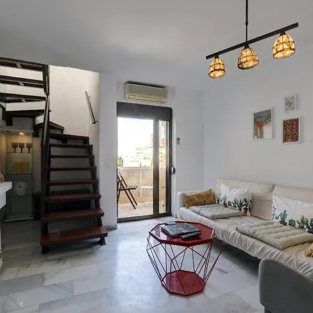 082 - Stunning Sea Views Beachfront Appartamento *