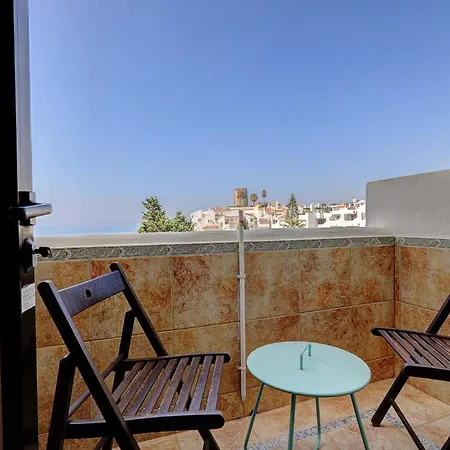 082 - Stunning Sea Views Beachfront *