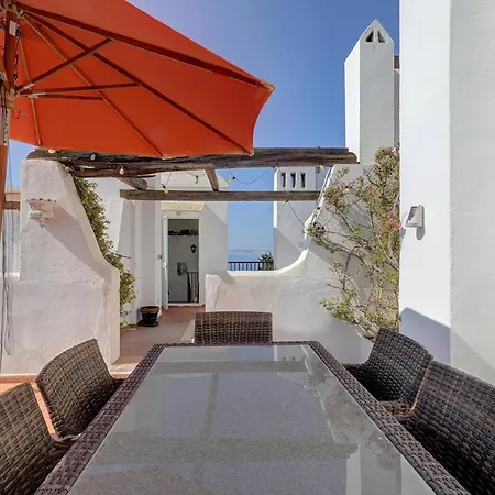 082 - Stunning Sea Views Beachfront